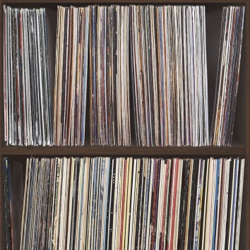 G45385-galerie-vinyl-wallpaper-records-main