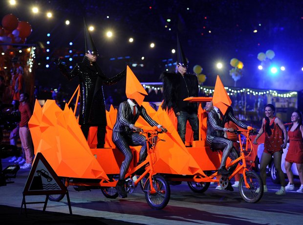 pet-shop-boys-perform-at-the-2012-olympic-closin-ceremony-1344805927-view-1